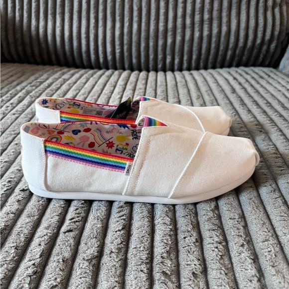 TOMS Mens 
Alp Unity White Slip-Ons - Picture 2 of 8